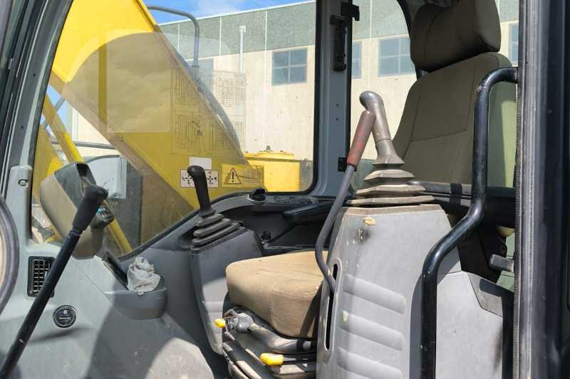 OmecoHub - Immagine NEW HOLLAND E145